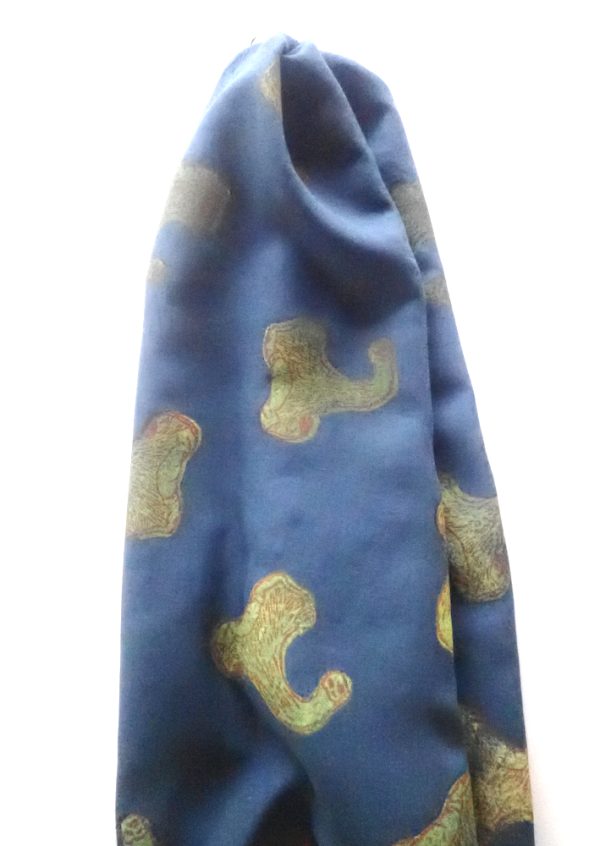 Handmade Linen and Silk Scarves - Image 9